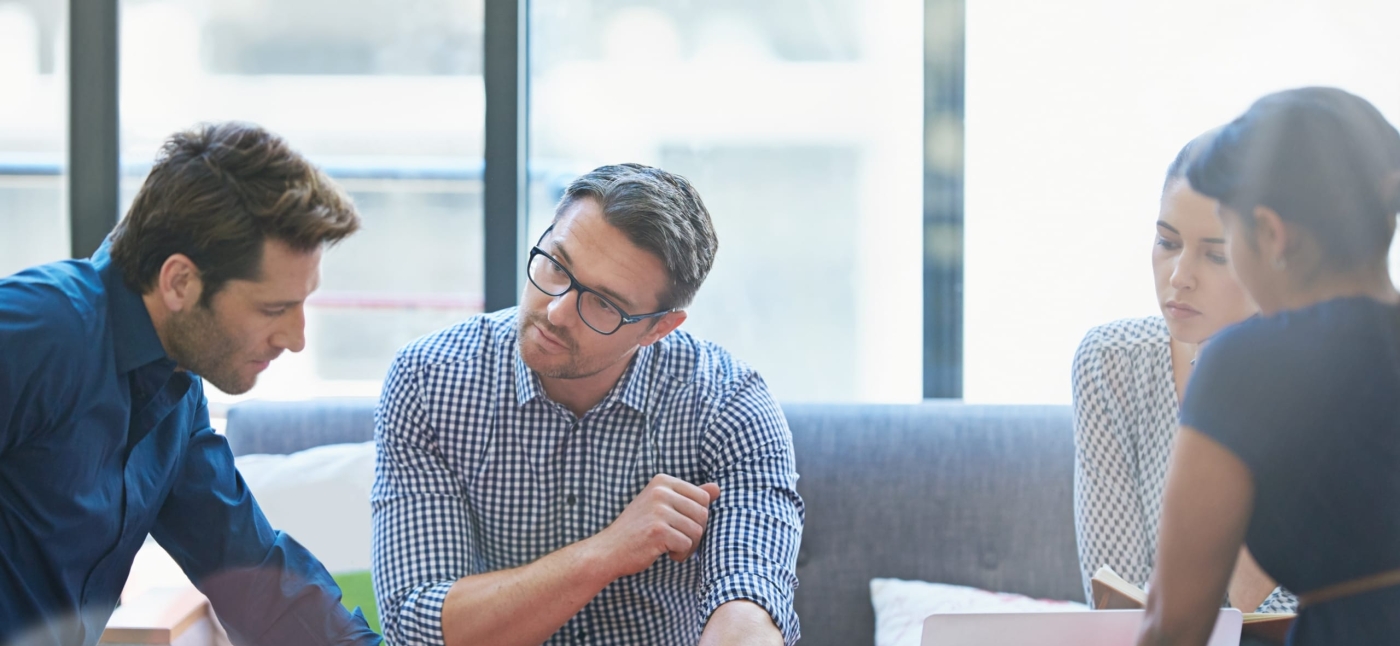 4 people in a meeting brainstorming